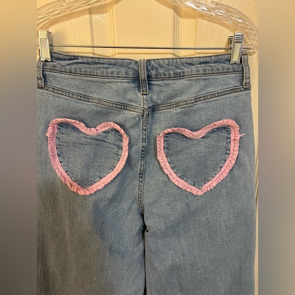 Hot Topic Pink Ruffle Heart Wide Leg Jeans Light Wash Denim Size 5 - Picture 8 of 9